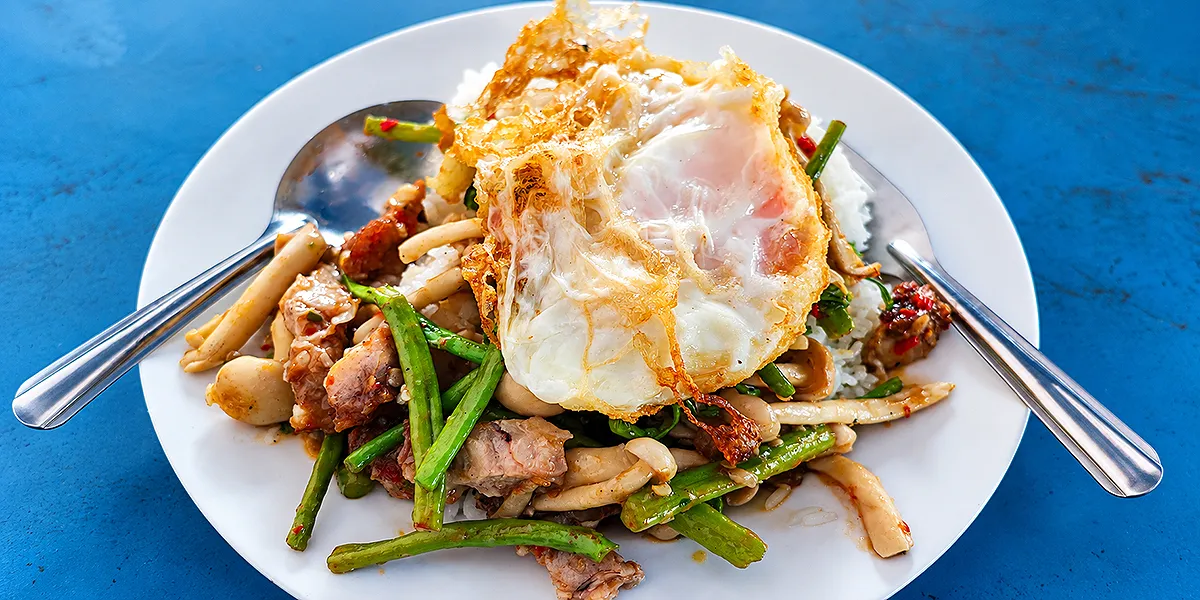 ร้านตามสั่งข้างปั้ม ปตท.